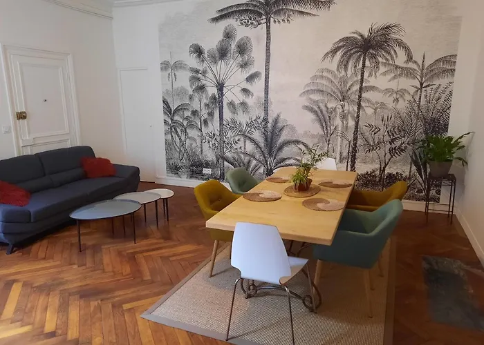 Проживание в семье Chez Samuel A *